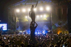 El Pirata Beach Festival i la programació d'activitats d'estiu congreguen milers de persones a Gandia i la platja