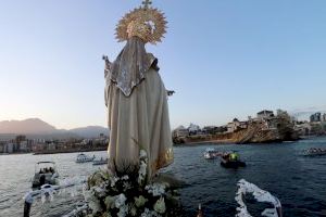 Cientos de benidormenses acompañan a la Virgen del Carmen en su procesión marinera