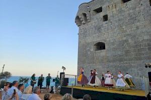 Oropesa del Mar da la bienvenida a las fiestas de San Jaime con un Pregonet lleno de bailes regionales