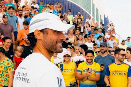 Valencia brinda un multitudinario recibimiento a Sergio Turull en su reto de correr 1.560 kilómetros a favor del cáncer infantil