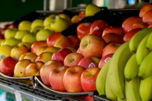 Escándalo de precios: las manzanas, naranjas y peras se disparan tras bajada del IVA