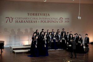 Coros de tres continentes abren la competición en el Certamen del 70º aniversario en Torrevieja