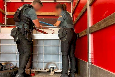 Un camión con un ingenioso sistema para robar gasoil se lleva 1.800 litros en la Pobla de Vallbona
