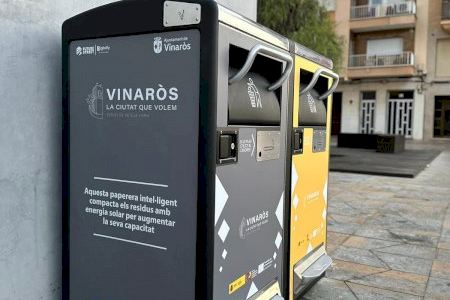 El Ayuntamiento de Vinaròs instala nuevas papeleras solares compactadoras