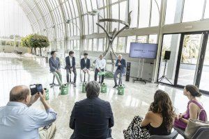 El Palau de la Música acoge la escultura “La memoria del vidrio” para recordar la importancia del reciclaje