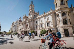 La consellera de Turismo critica que se ponga el foco en los pisos turísticos y no en las casas vacías