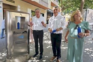 Aguas de Calpe instala una fuente de agua potable y refrigerada en Calp para fomentar el consumo de agua del grifo