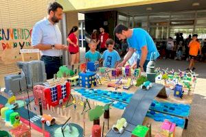 El alcalde de Sagunto y el concejal de Juventud e Infancia visitan la Escola d’Estiu