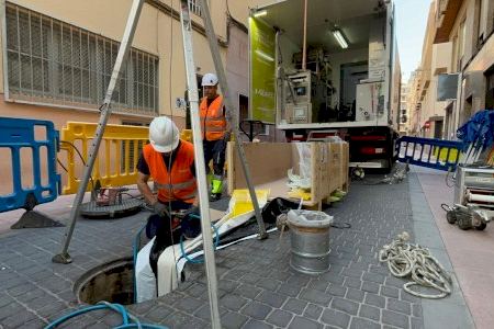 Aigües d’Elx utiliza un sistema innovador para la reparación del alcantarillado en la calle Teniente Ruiz Bru