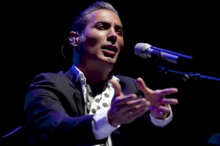 Pitingo abre Íntims al Castell en Onda con una fusión de flamenco y música latina