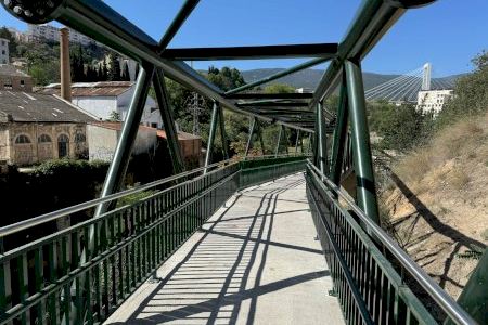 La passarel·la per a connectar els dos trams per als vianants sota el pont de Cervantes ja està operativa