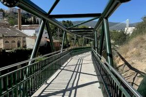 La passarel·la per a connectar els dos trams per als vianants sota el pont de Cervantes ja està operativa