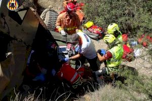 Dos heridos al volcar un todoterreno del Ejército en Llíria