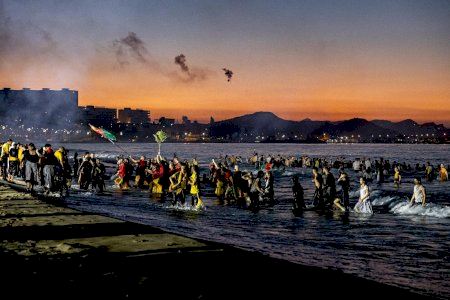 25 barques sarraïnes protagonitzen el Desembarc, l'acte més espectacular de les festes de Moros i Cristians de la Vila Joiosa