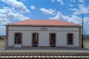 La Vía Verde de Ojos Negros impulsa el turismo en Torás y la estación recupera su esplendor