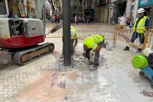 El Ayuntamiento inicia la sustitución y mejora de la iluminación en la Plaça de Baix