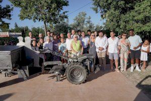 Ontinyent homenatja al seu món rural a través de la nova escultura als “germans Sabateta”