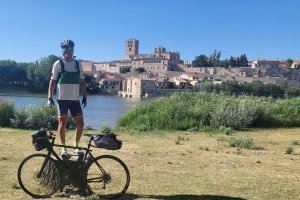 El presidente de CONTIGO Elche volverá a cruzar España en bici pidiendo el regreso de la Dama.