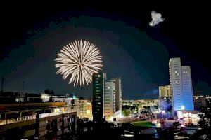 Torrent despide sus fiestas patronales con una espectacular carcasa y una Gran Mascletà nocturna