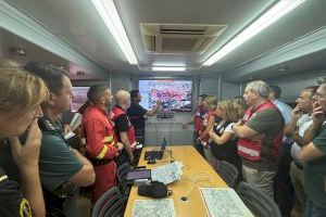 Tercer día de incendio en Benasau: Los bomberos luchan contra las altas temperaturas y la falta de humedad