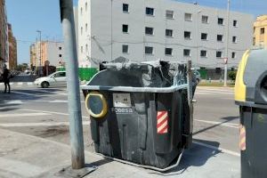 Susto en Burriana: Arde un contenedor frente a la Guardia Civil