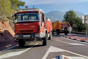 Imatge dels vehicles de bombers mobilitzats per un altre incendi / Imatge d'arxiu