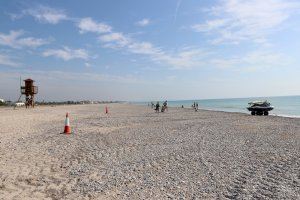 La playa de Almardá vuelve a estar abierta al baño