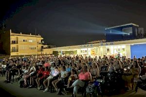 La divertidísima “Vaya Vacaciones” amenizó la calurosa noche de ayer