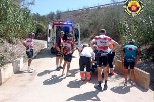 Un ciclista trata de esquivar un coche y queda inconsciente en Borriol al golpearse la cabeza