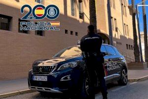 Se despierta y se encuentra a un ladrón robando en dormitorio en Orihuela