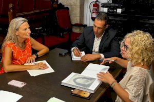 Cabanes y Generalitat Valenciana estudian la construcción de la nueva escuela y la mejora del Arco Romano