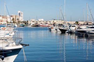 Un hombre muere ahogado en el pantalán del Puerto de Santa Pola