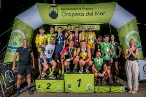 Miles de corredores inundan la Vía Verde de Oropesa en una noche mágica