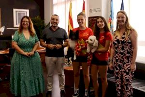 Dos jóvenes de Vila-real junto a sus perros quedan segundas del mundo en las 'Olimpiadas' para canes