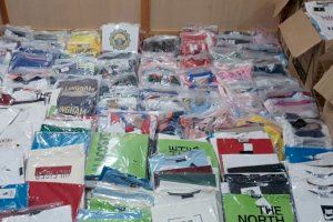 La Policia Local de Peníscola es confisca de 1500 samarretes del "top manta" en els primers dies d'agost