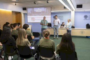 L’alcalde rep els joves Lucía Ronda i Álvaro Torrico, participants de la primera i la segona edició del Campus Salut Gandia