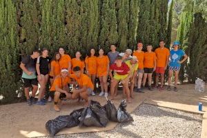 Un voluntariado juvenil que crea conciencia medioambiental y amor por el entorno natural de Petrer