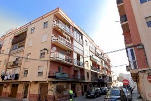 Muere un joven de 17 años al caer de un tercer piso en Torrent mientras huía de la Policía