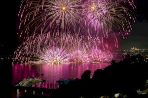 Uno de los mayores espectáculos pirotécnicos valencianos se vive en Altea con el Castell de l'Olla: la noche más mágica de luz y color