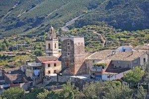 La Torre de Almudaina sopla 15 velas y te invita a celebrarlo: el espectacular monumento que te espera en Alicante