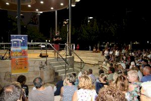 Éxito en la primera sesión del ciclo de “El Grau a la Fresca” con casi 200 personas en el templete del Moll de Costa