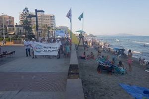 Medio millar de personas vuelve a salir a la calle en Oropesa para pedir la regeneración de las playas