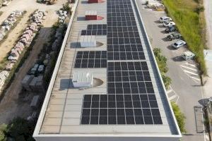 El Ayuntamiento instala placas solares y renueva el alumbrado de los edificios municipales