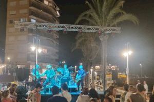 Xàbia dinamiza el comercio local con música y baile durante este verano