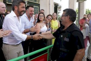 Carlos Mazón asiste a la mascletá con motivo de las Fiestas de Agosto de Elche