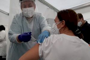 ¿Cuánta gente habría muerto si no se hubiera vacunado contra el coronavirus?