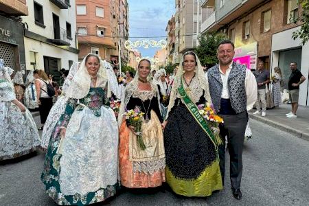 La regidora de Festes i la Reina de les Festes de Castelló participen en l'Ofrena Floral a la Verge Verge de l'Asunción, patrona d'Elx