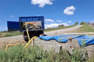 El Consell suministra agua con carácter de urgencia a una ganadería de reses bravas de Altura para garantizar la supervivencia del ganado