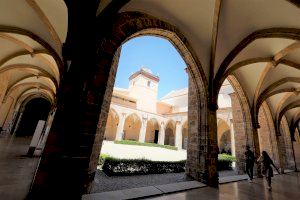 Cultura reedita el libro de historia y arquitectura del antiguo convento carmelita, sede del actual Centre del Carme de València