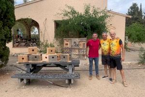 El Club Ciclista Altea  sigue apostando por el Medio Ambiente colocando casetas nido y un hotel para insectos en la Finca Santa Bárbara